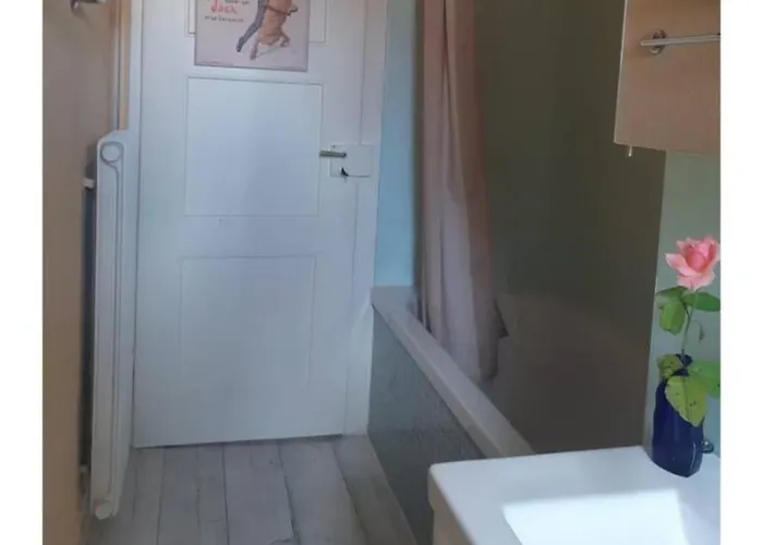 Quiet And Cosy Near Hallenstadion アパート